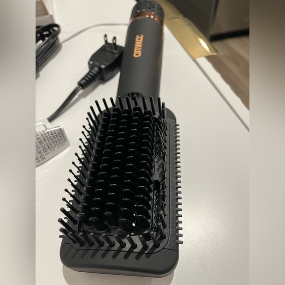 Amika Double Agent 2-in-1 Straightening Blow Dryer Brush - Picture 6 of 7
